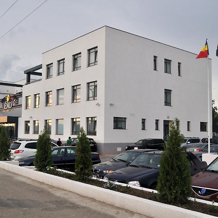 Hotel Emd Bacău Extérieur photo