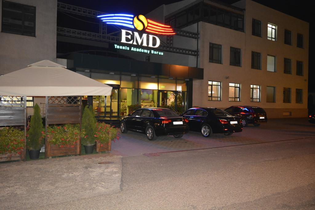 Hotel Emd Bacău Extérieur photo